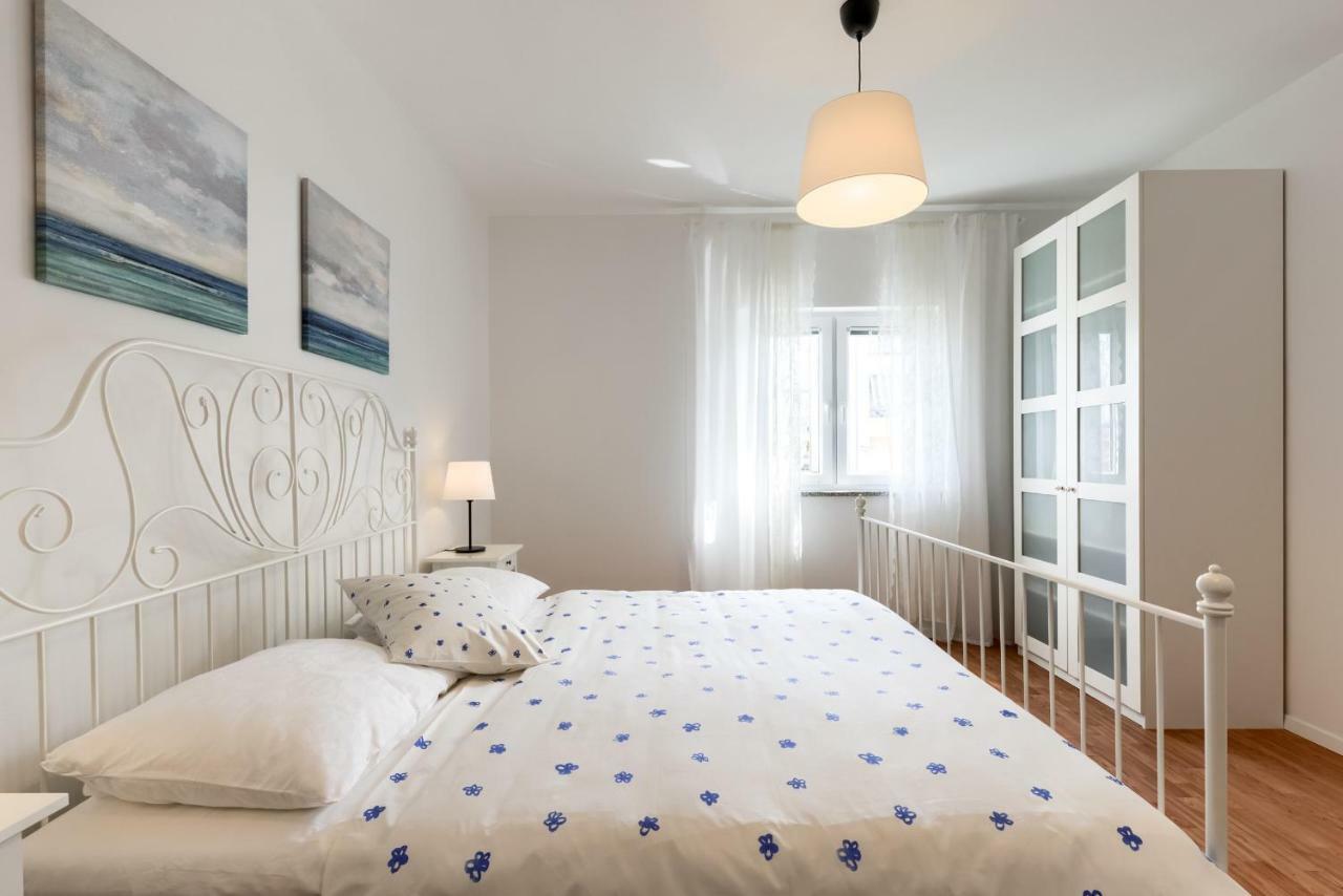 Lrs In The Center Of Apartment